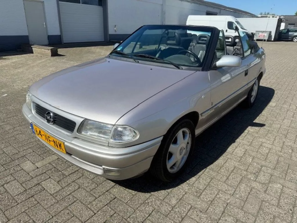 Opel Astra Cabriolet 1.8i-16V Comfort APK 03-06-2027 nostalgie